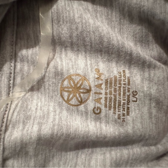 Grey long sleeve with hood and open back - Picture 2 of 3